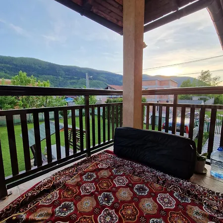Villa Ilidza فله مع حديقة